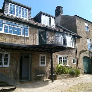 Rivulet Apartment